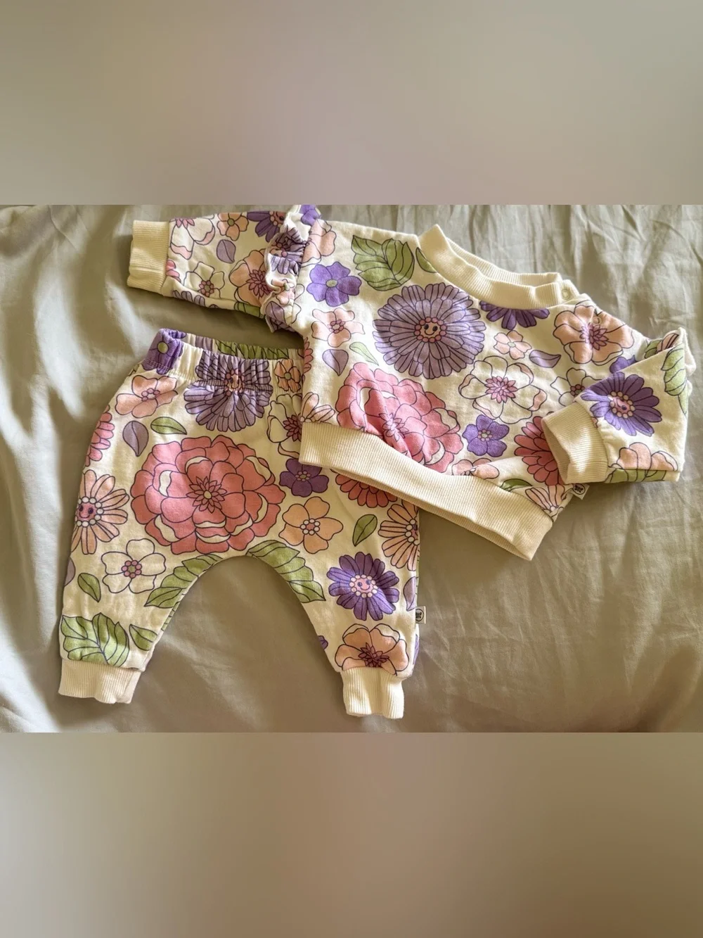 NWOT Honest Company 2pc Retro Floral Sweatshirt Jogger Set Organic NB